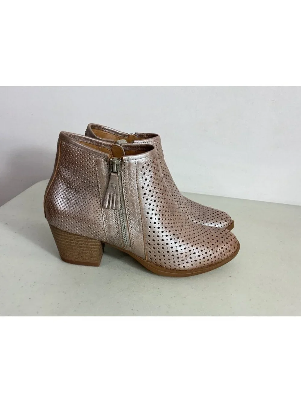 Leather Perforated Ankle Boots Side Zippers with Tassels Womens 8